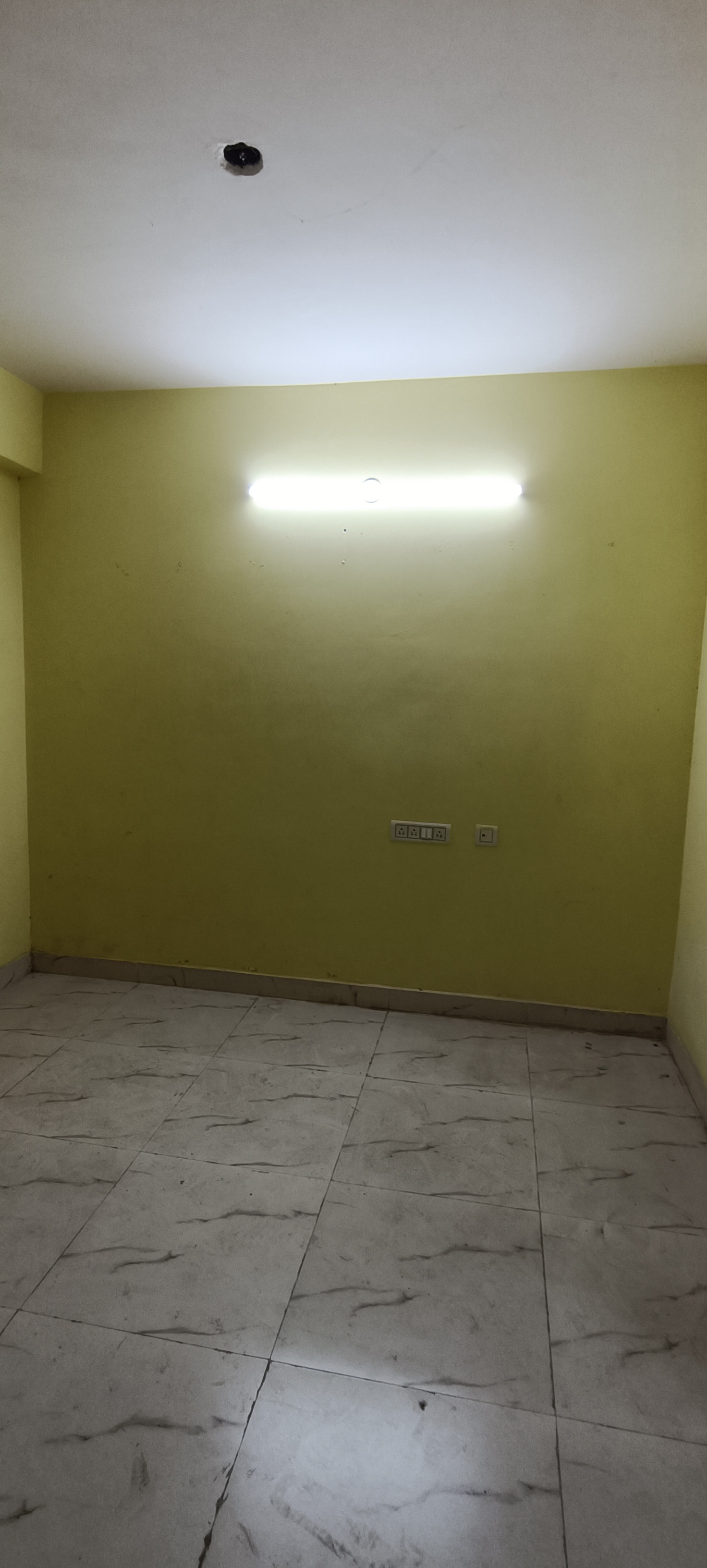for-rent-2-bhk-flat-apartment-at-kaikhali1750237841