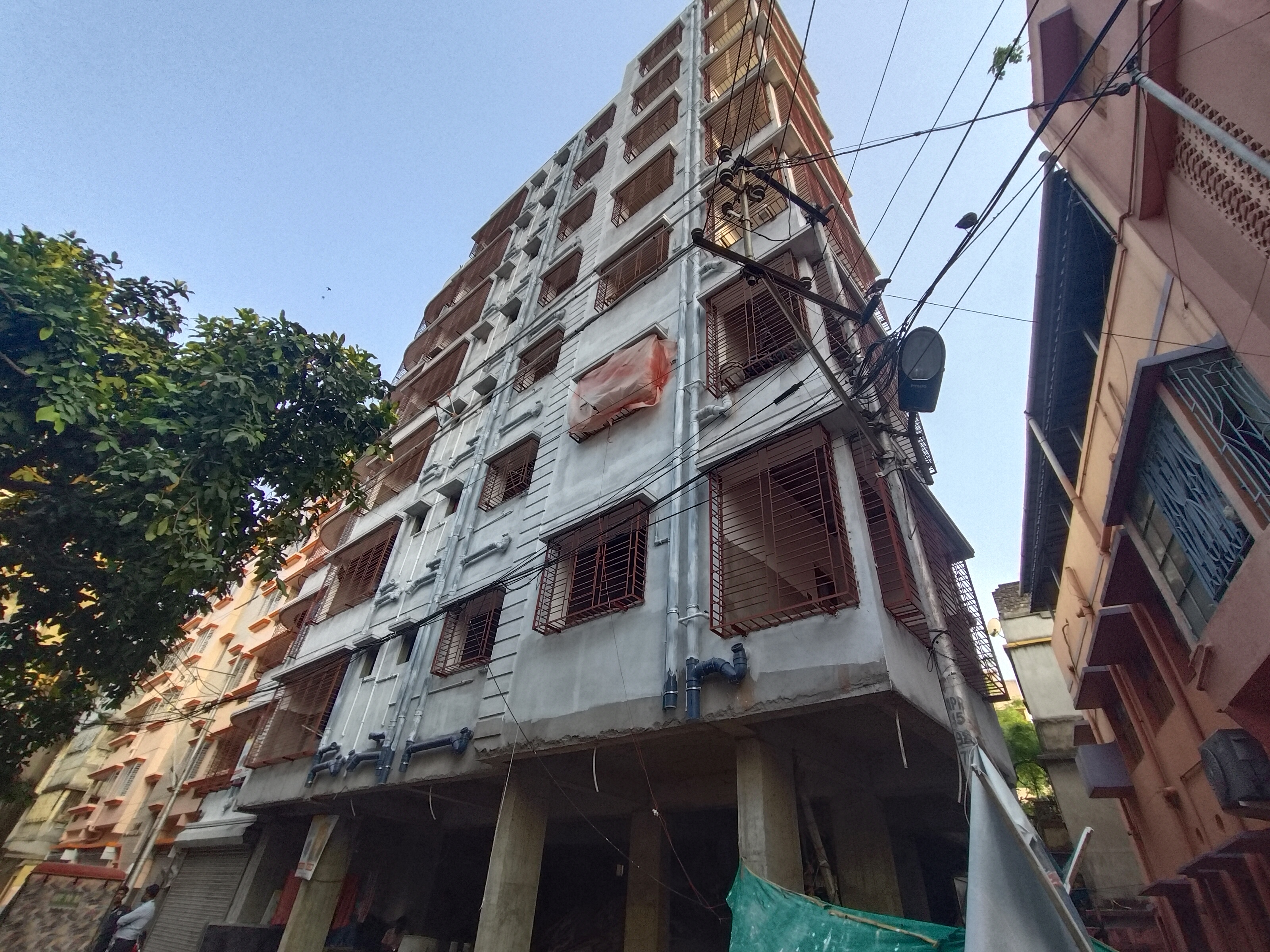 for-sale-2-bhk-flat-semi-complex-at-laketown1779454955