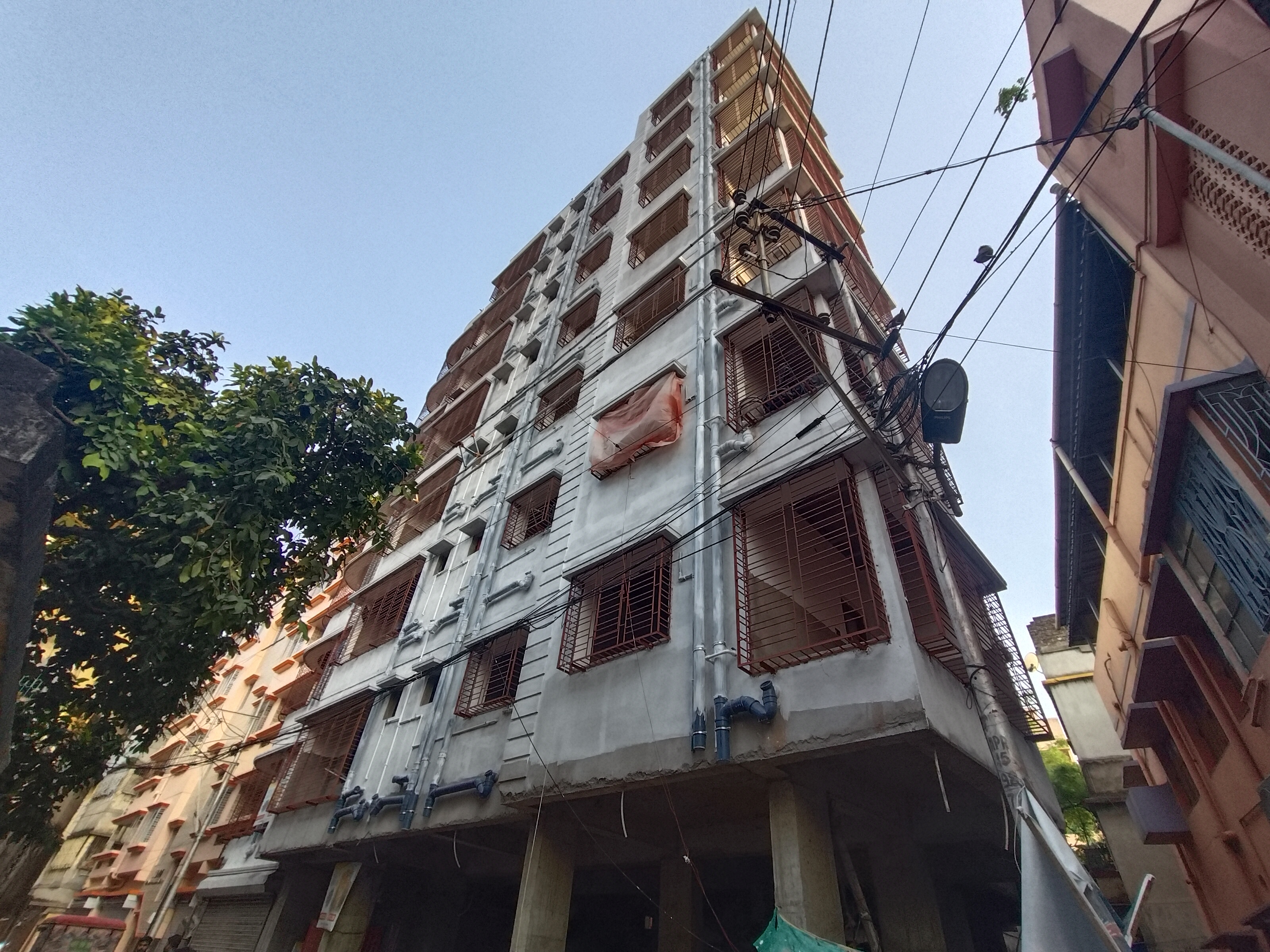for-sale-2-bhk-flat-semi-complex-at-lake-town1779455777