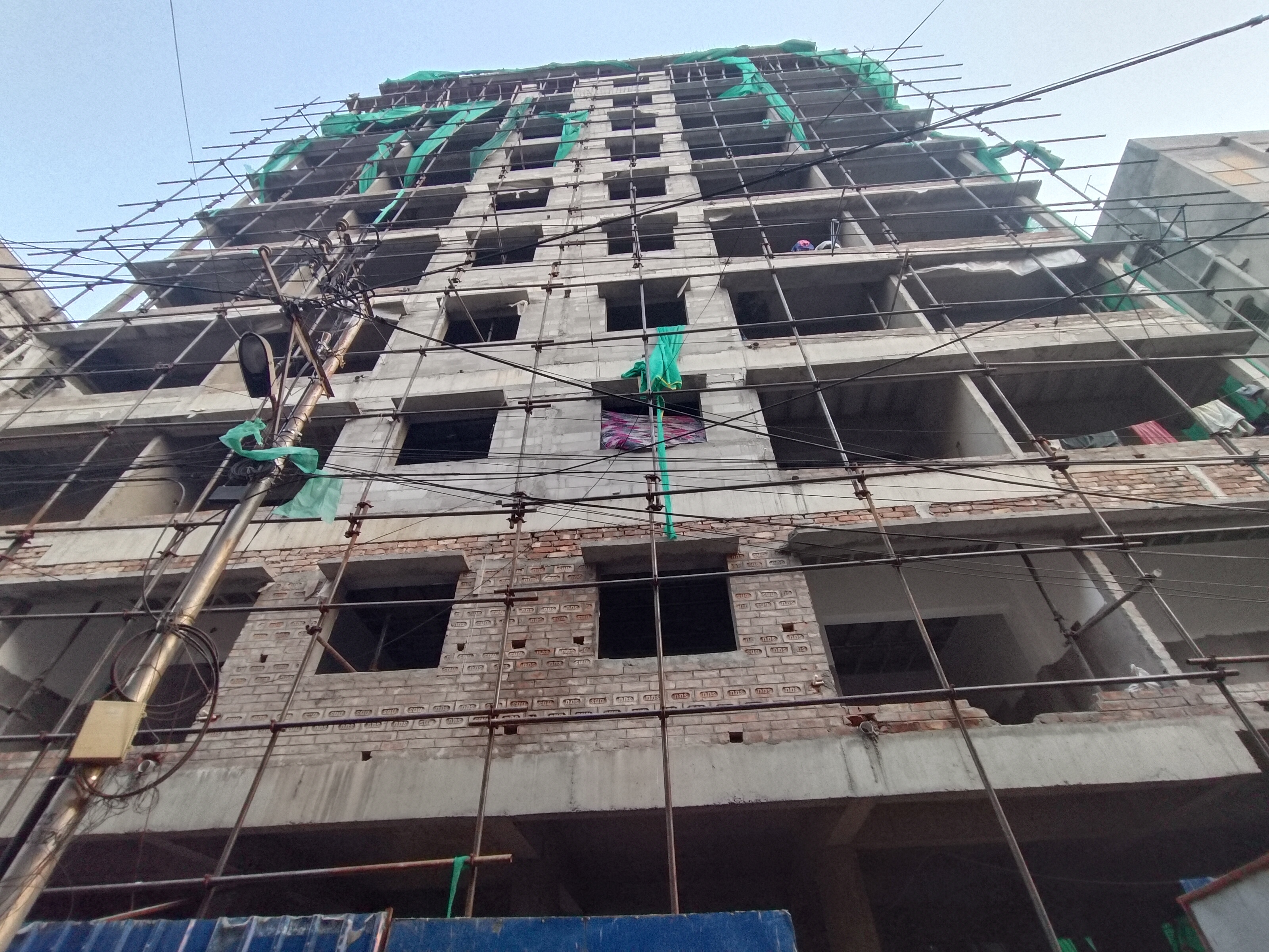 for-sale-2-bhk-flat-complex-at-lake-town1779531176