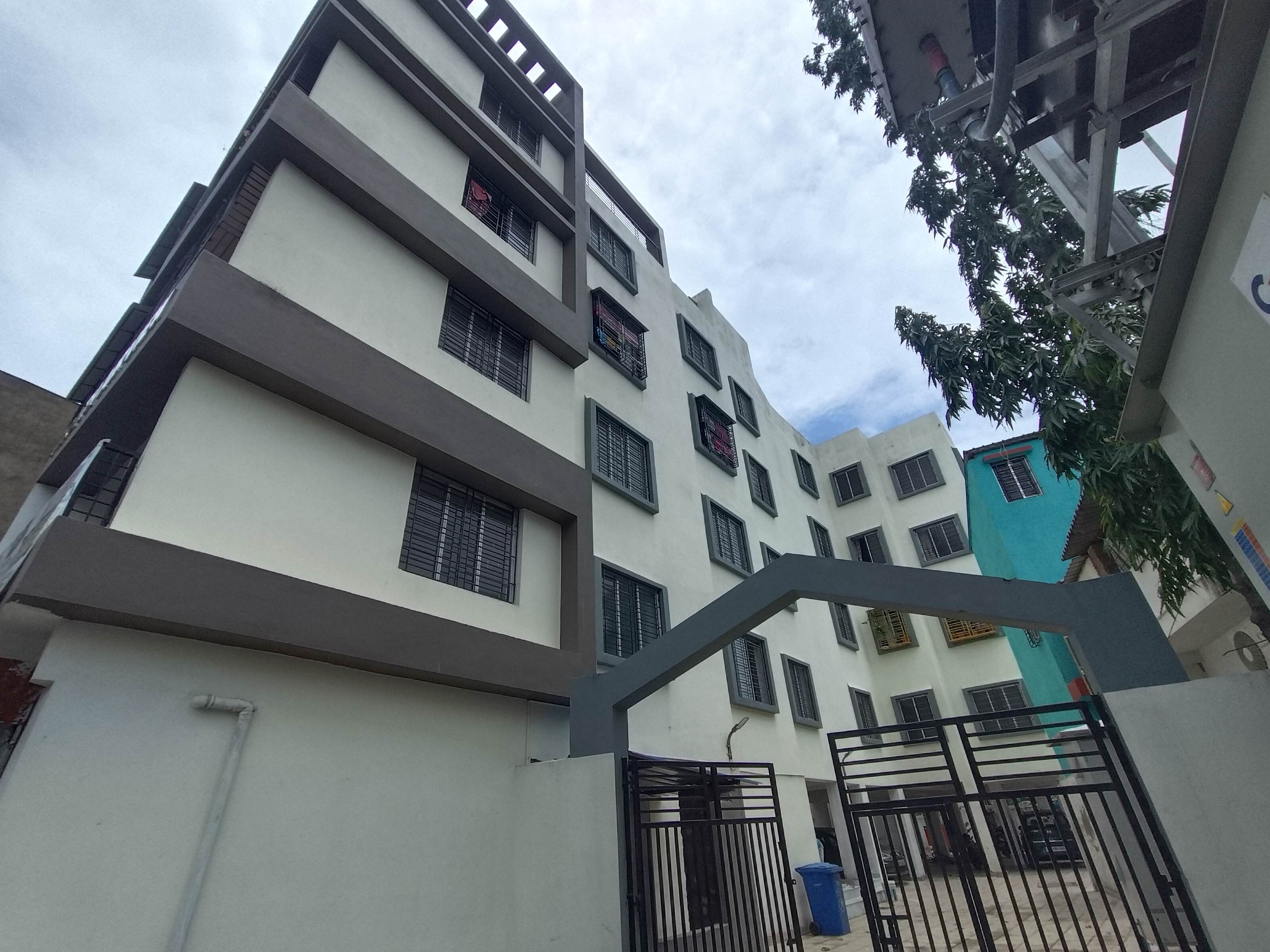 for-sale-3-bhk-flat-semi-complex-at-bablatala1783328103
