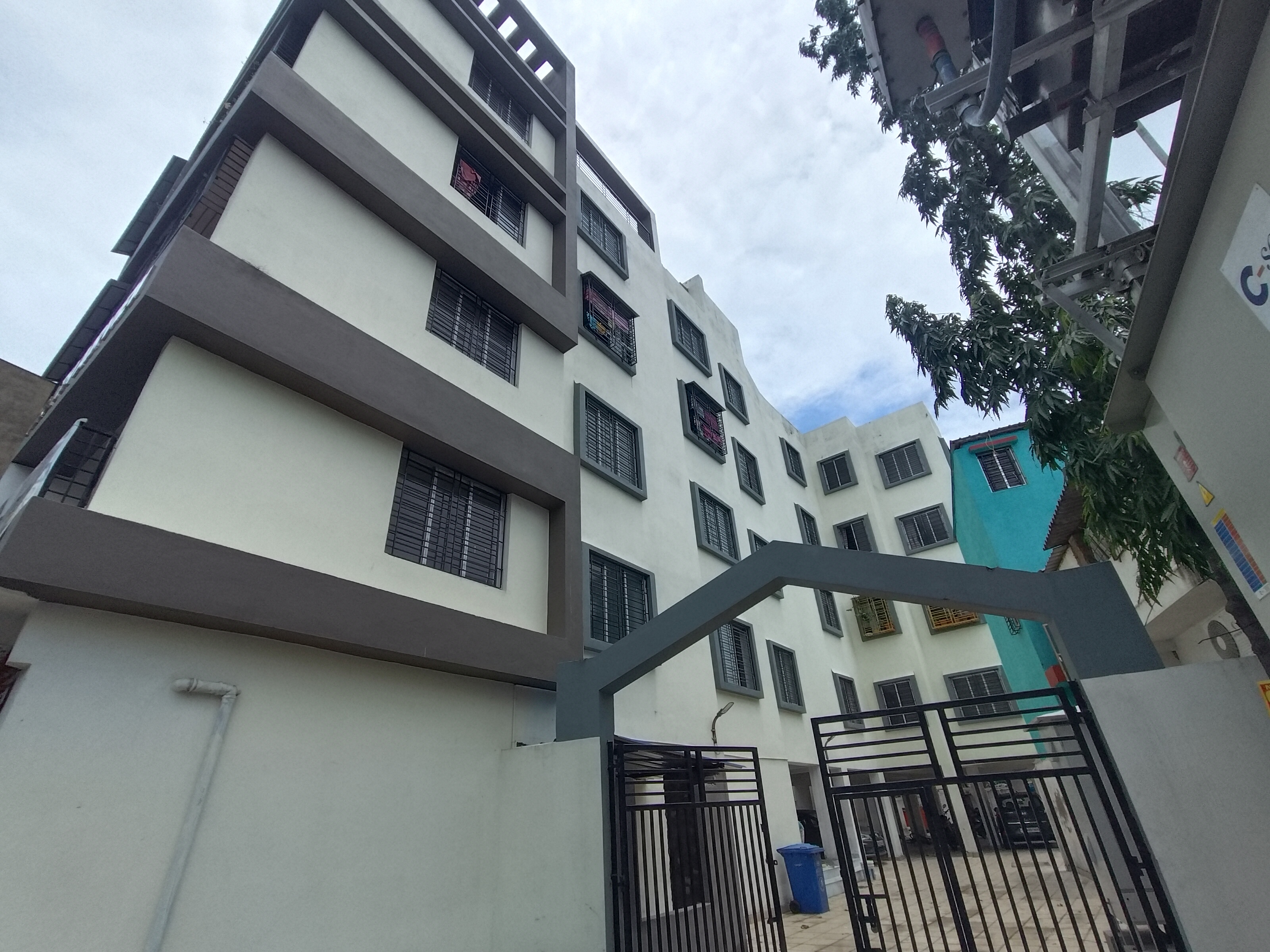 for-sale-3-bhk-flat-semi-complex-at-bablatala1783332836