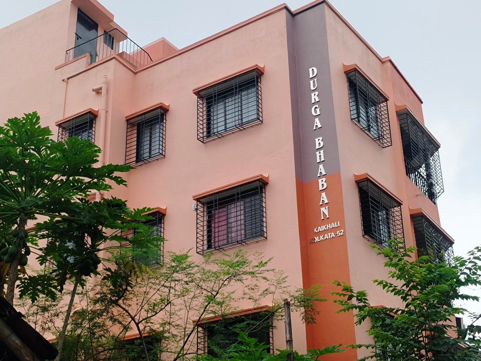for-sale-2-bhk-flat-apartment-at-kaikhali1748507287