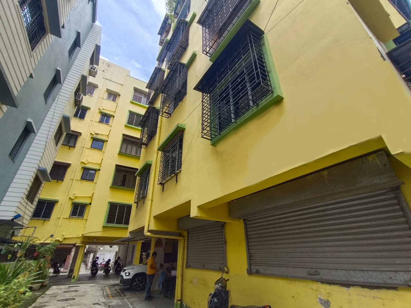 for-sale-2-bhk-flat-semi-complex-at-chinarpark1787382764